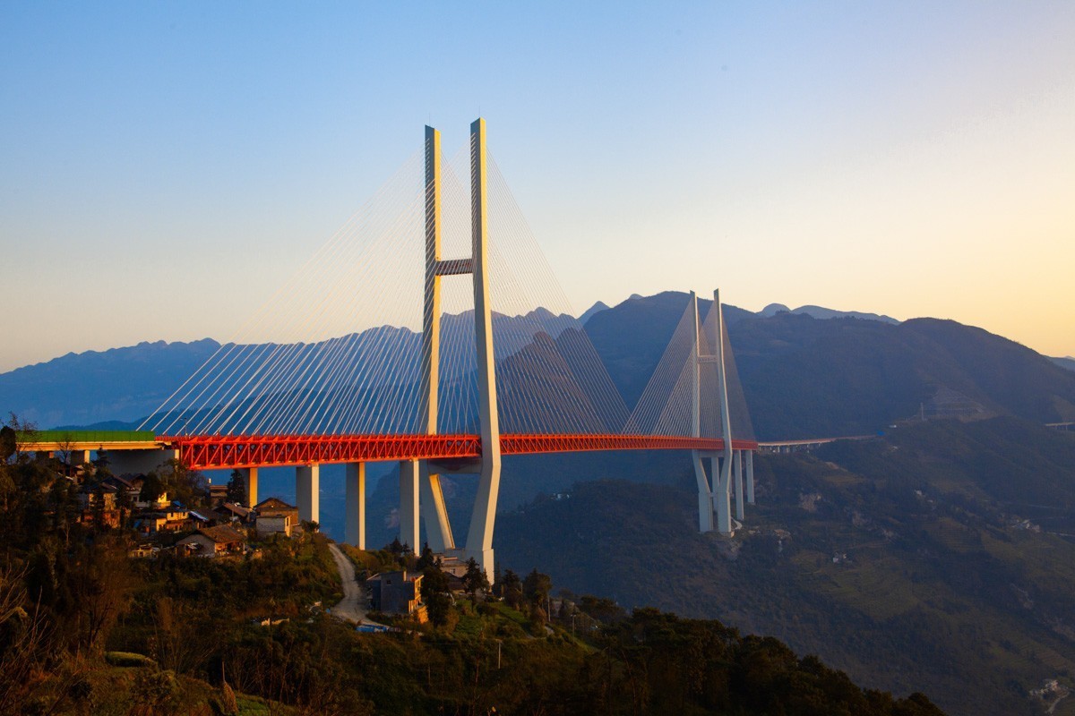 The first bridge of Beipanjiang on Hangzhou-Ruizhou Expressway is the world’s tallest bridge