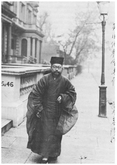 Buddist Master Taixu wearing Hanfu in London, 1929