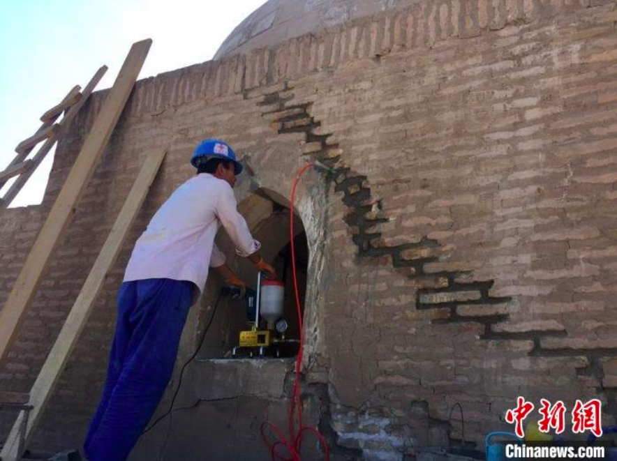 The picture shows the wall grouting project 