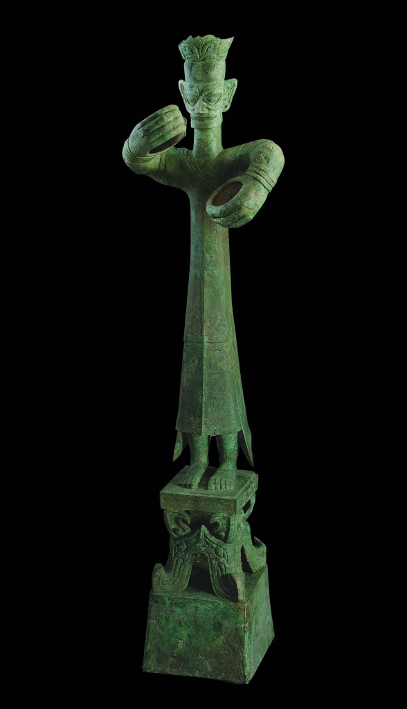 Bronze large standing portrait, from the official website of Sanxingdui Museum
